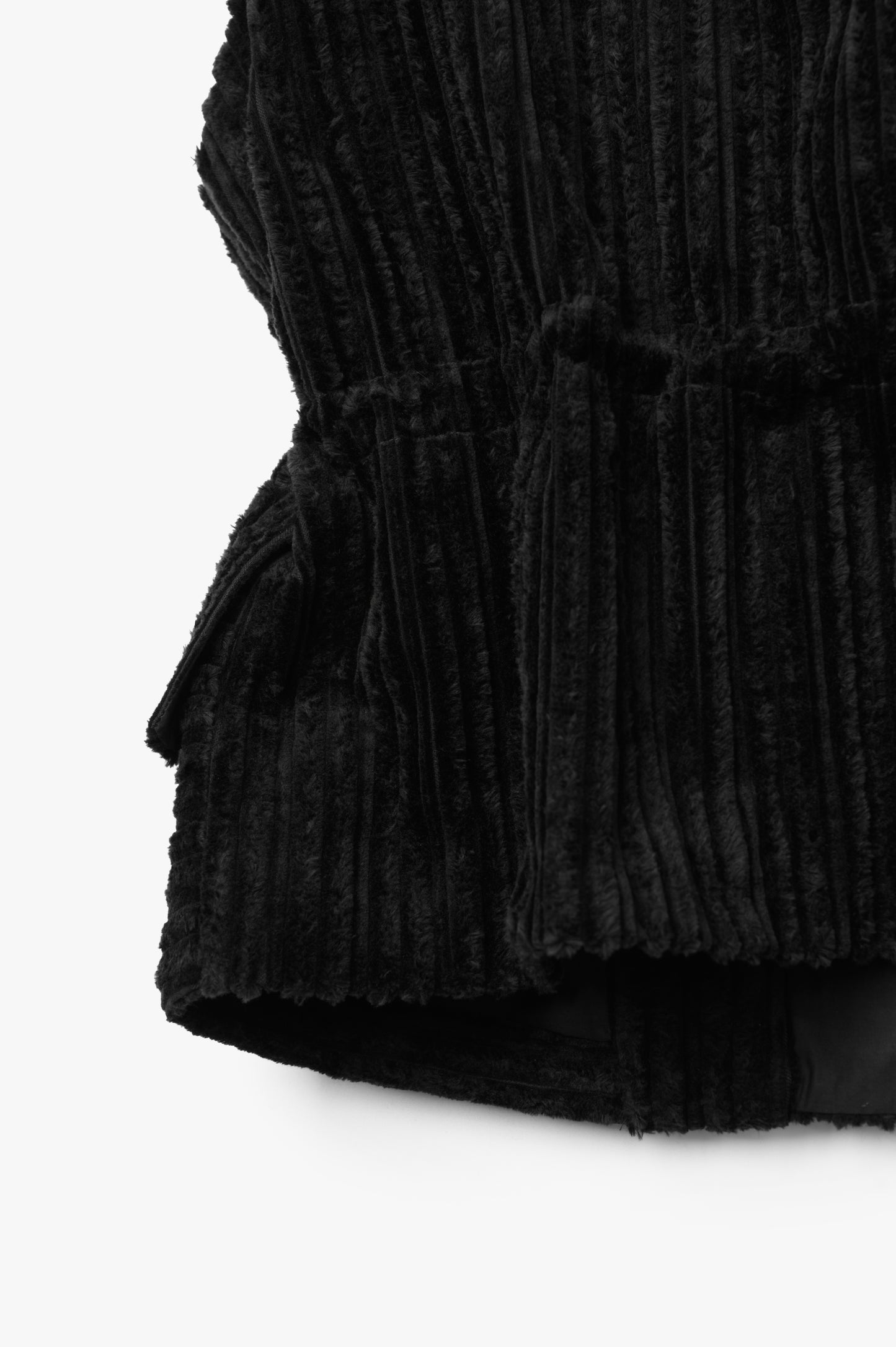 THRESHOLDS VEST